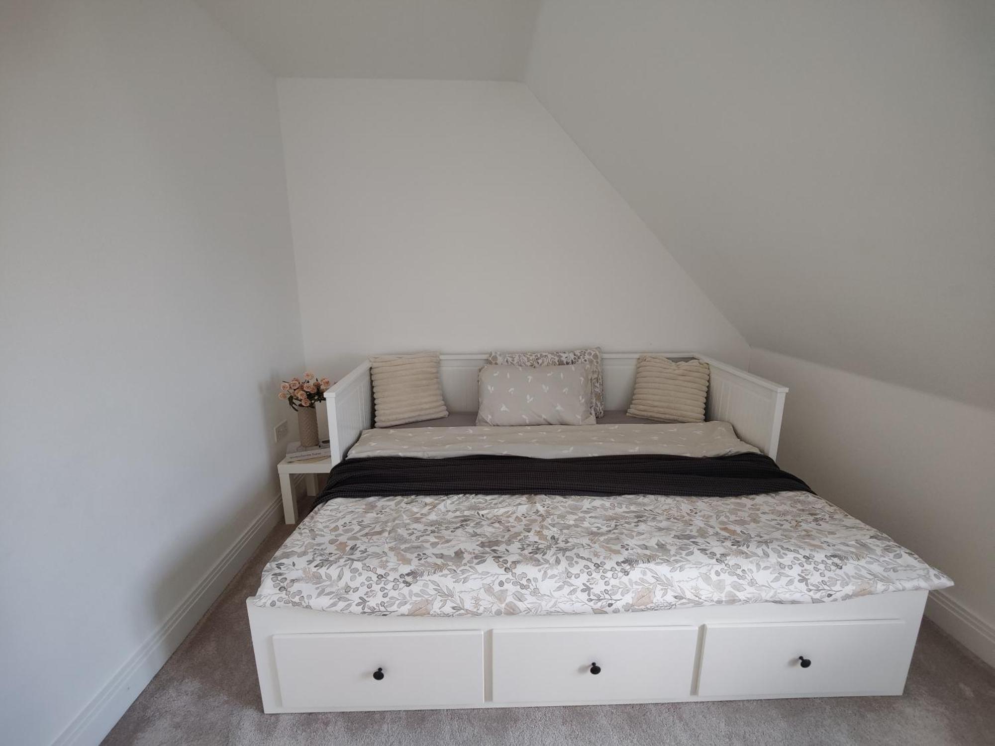 Bed & Breakfast Cozy Retreat In Posh Hampton - Free Wi-fi, Parking *