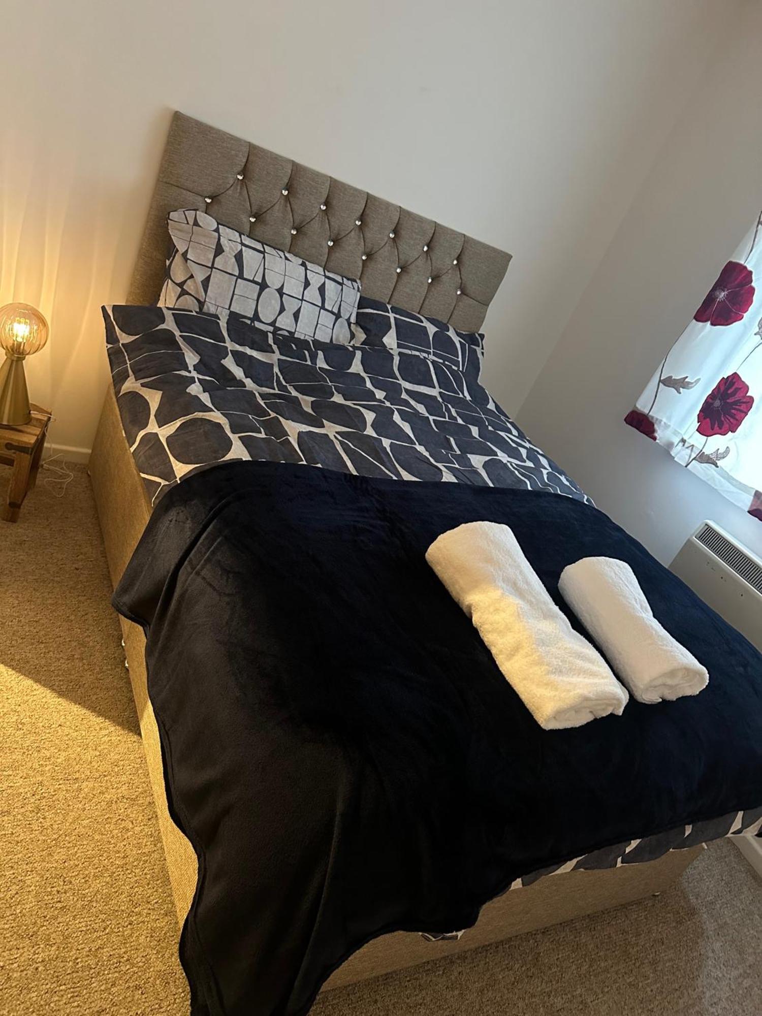 1br-sleeps2-parking-quietstay-citycentre *
