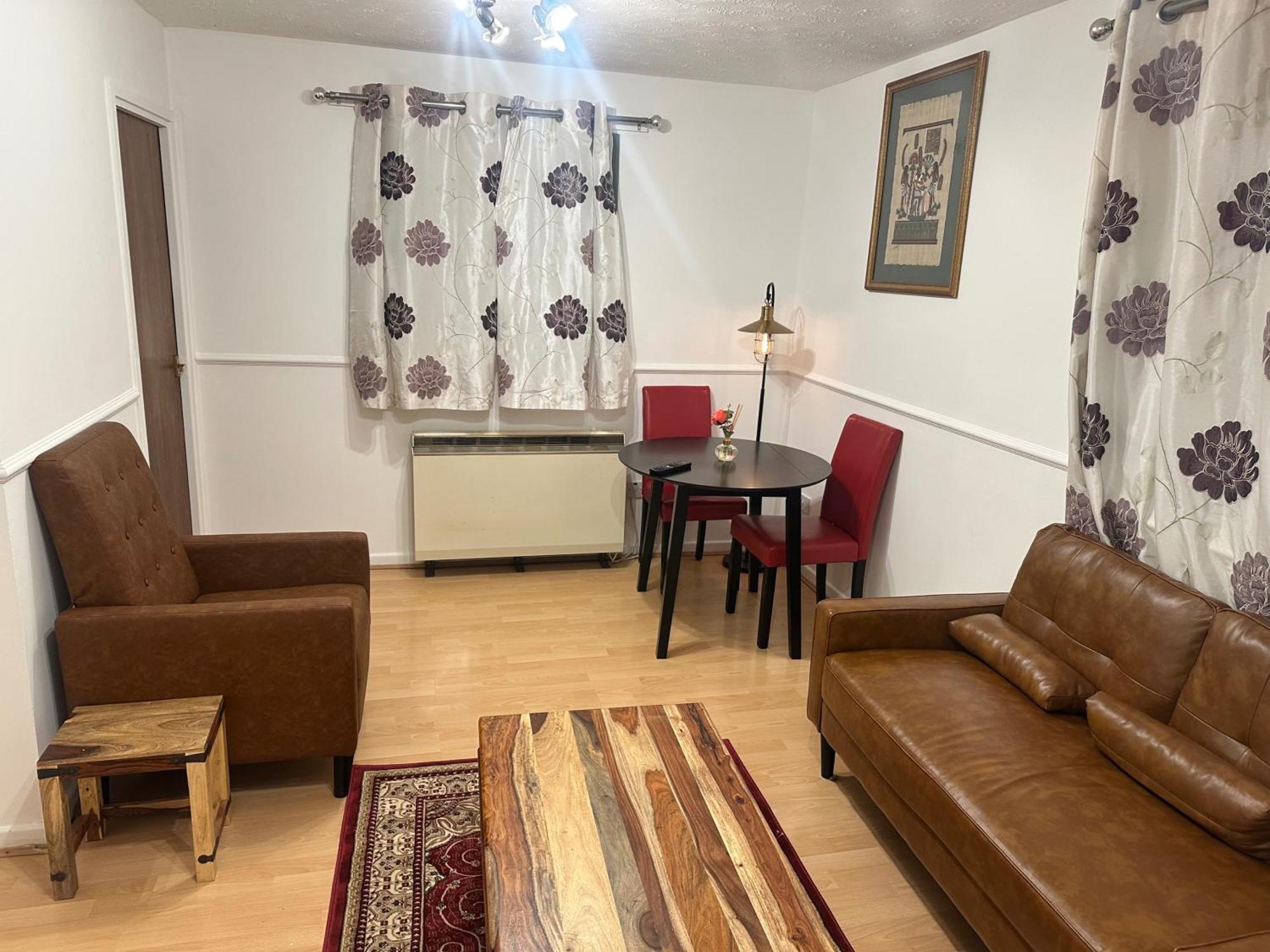 1br-sleeps2-parking-quietstay-citycentre Apartment