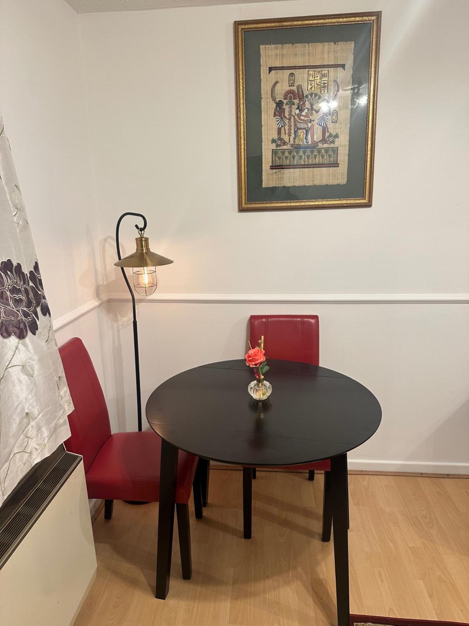 1br-sleeps2-parking-quietstay-citycentre Apartment
