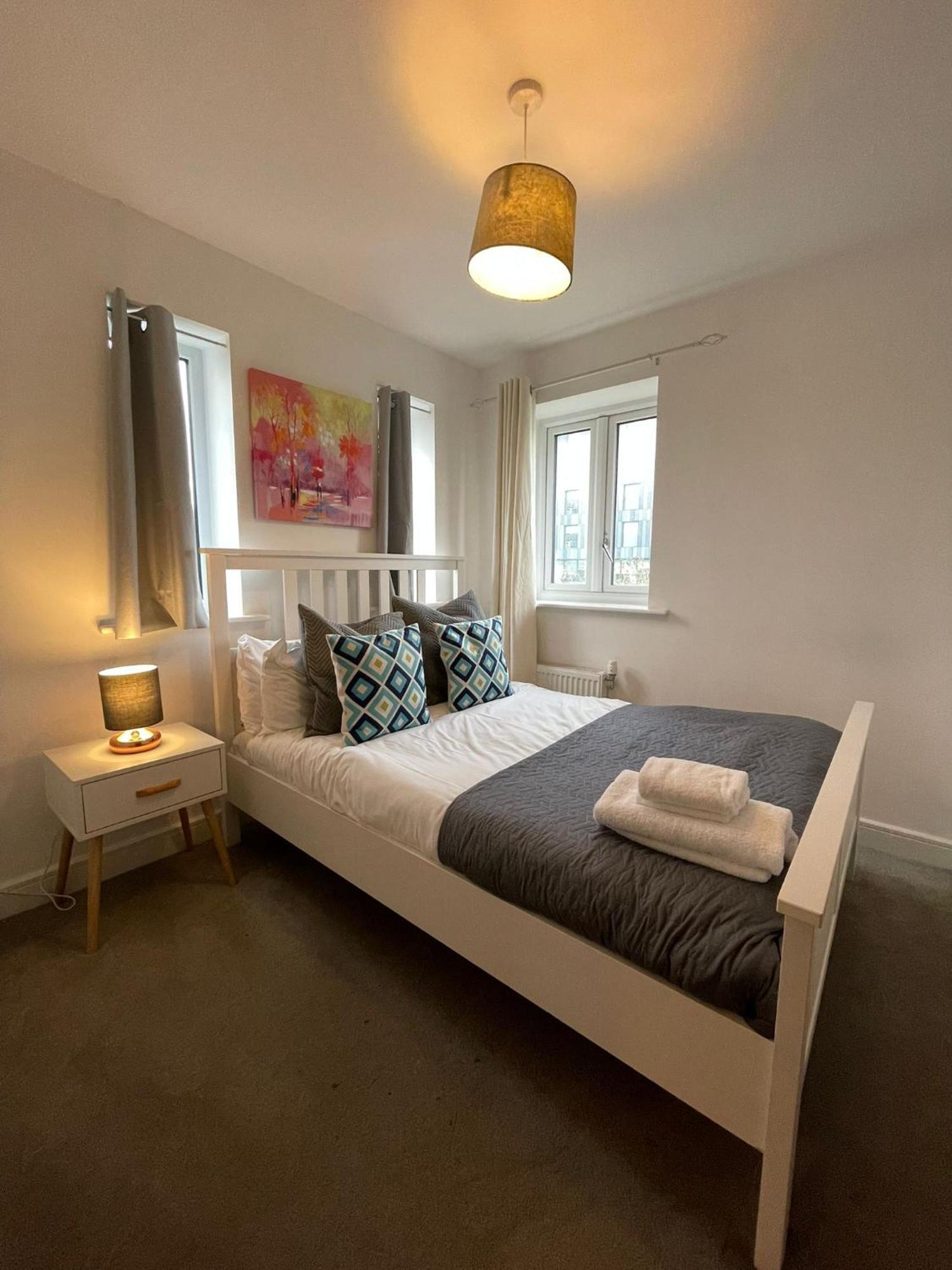 Apartment Spacious & Modern 3 Bed House *