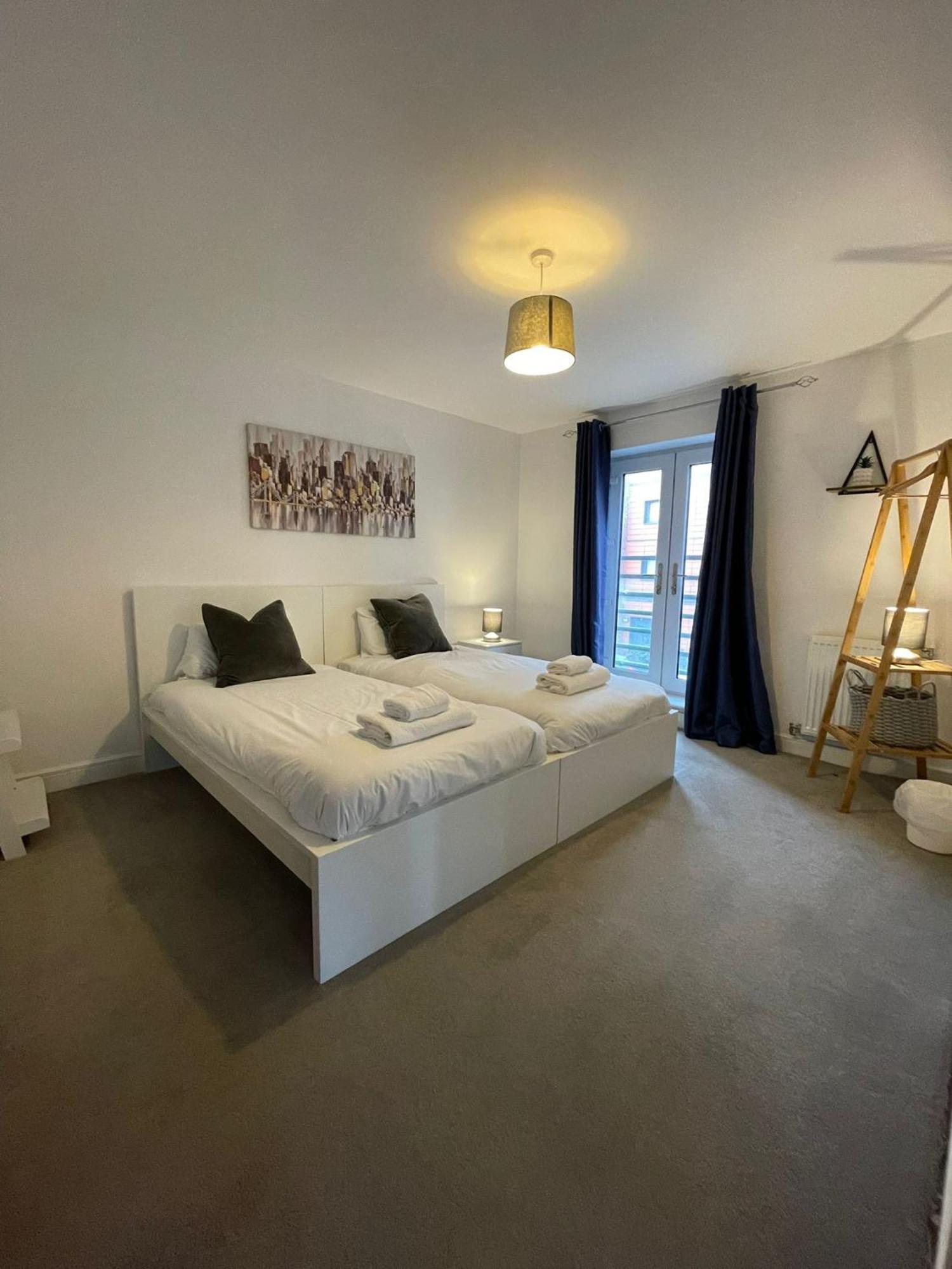 Spacious & Modern 3 Bed House