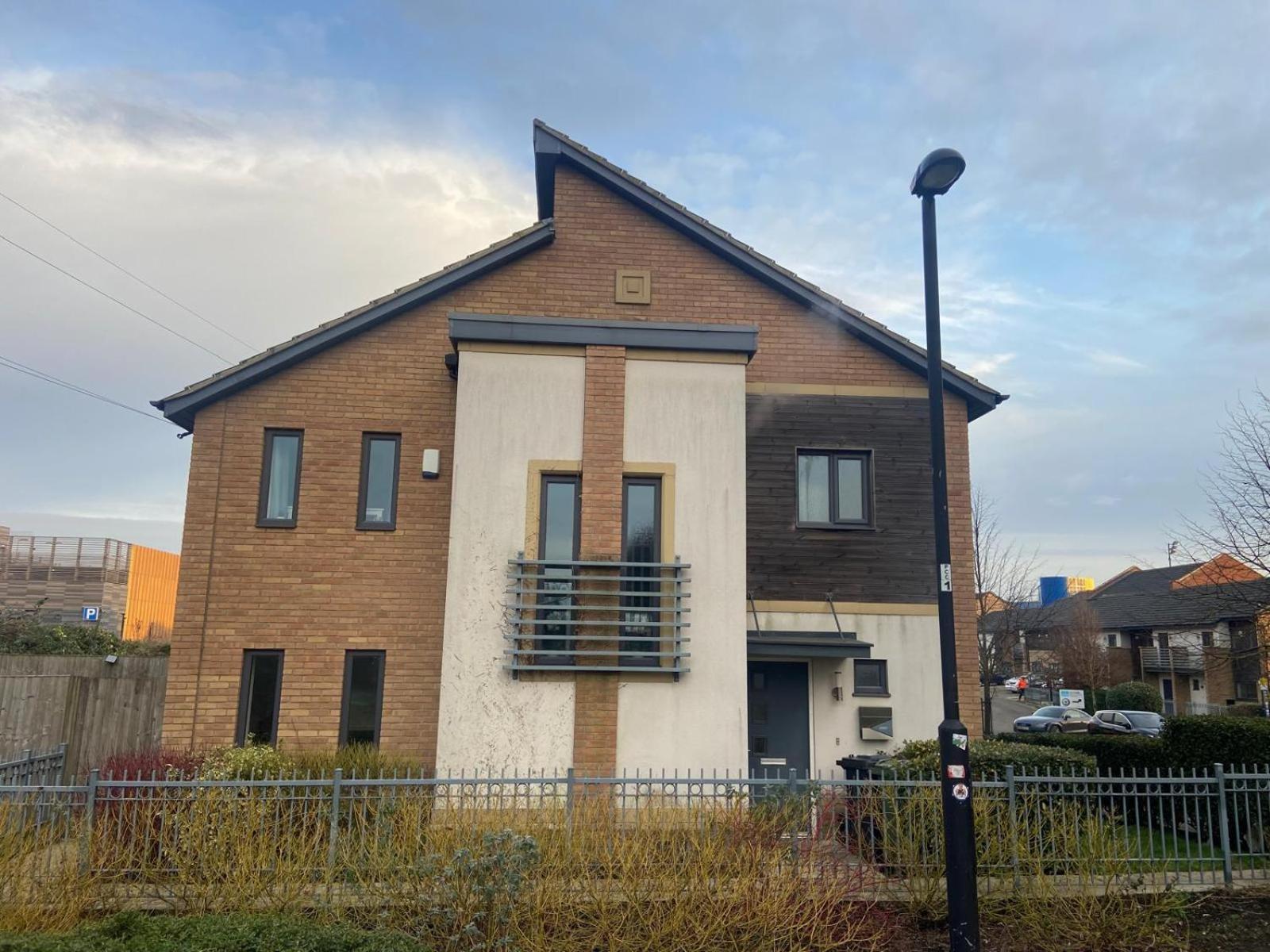 Apartment Spacious & Modern 3 Bed House