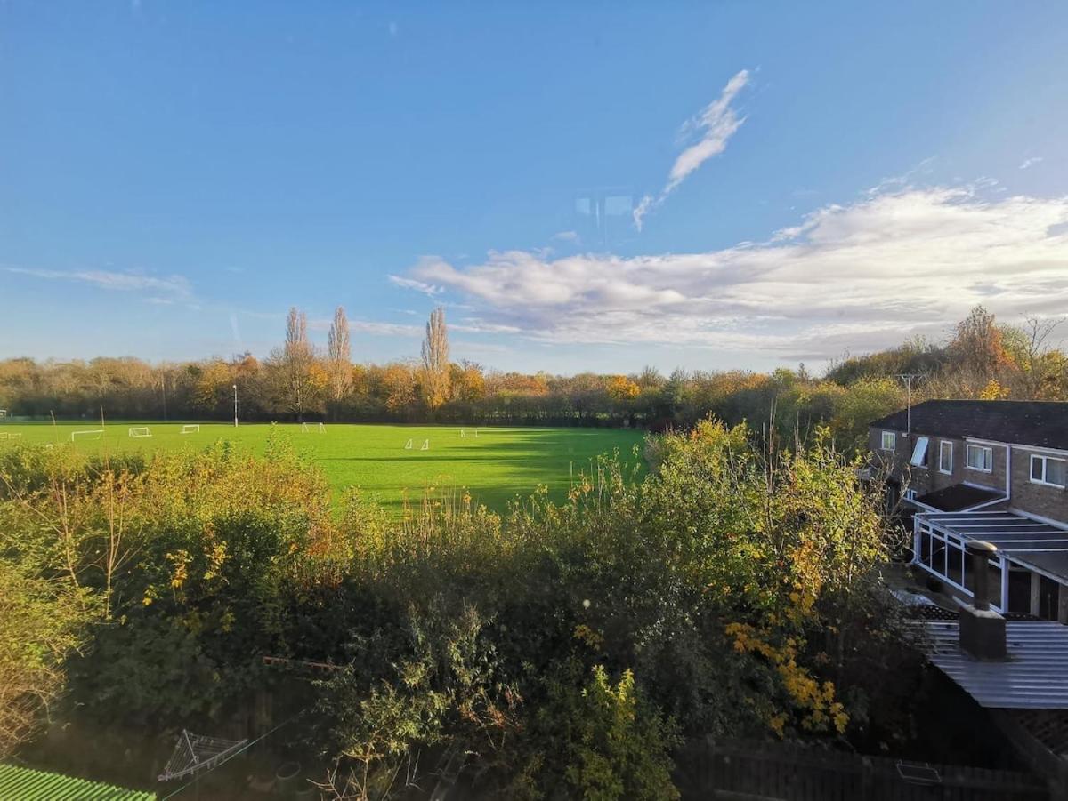 Spacious En-suite Near Hospital And Shops