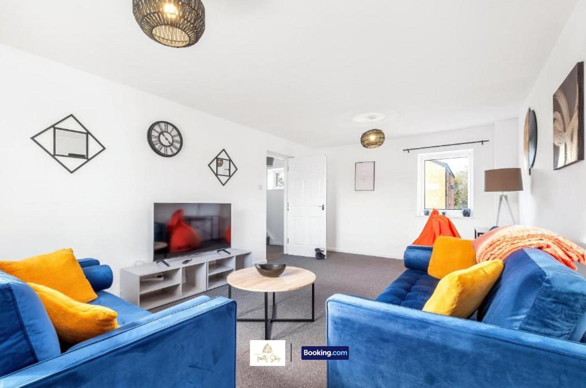Spacious 4 Bedroom House Convenient Location By Trinity Short Lets & Serviced *