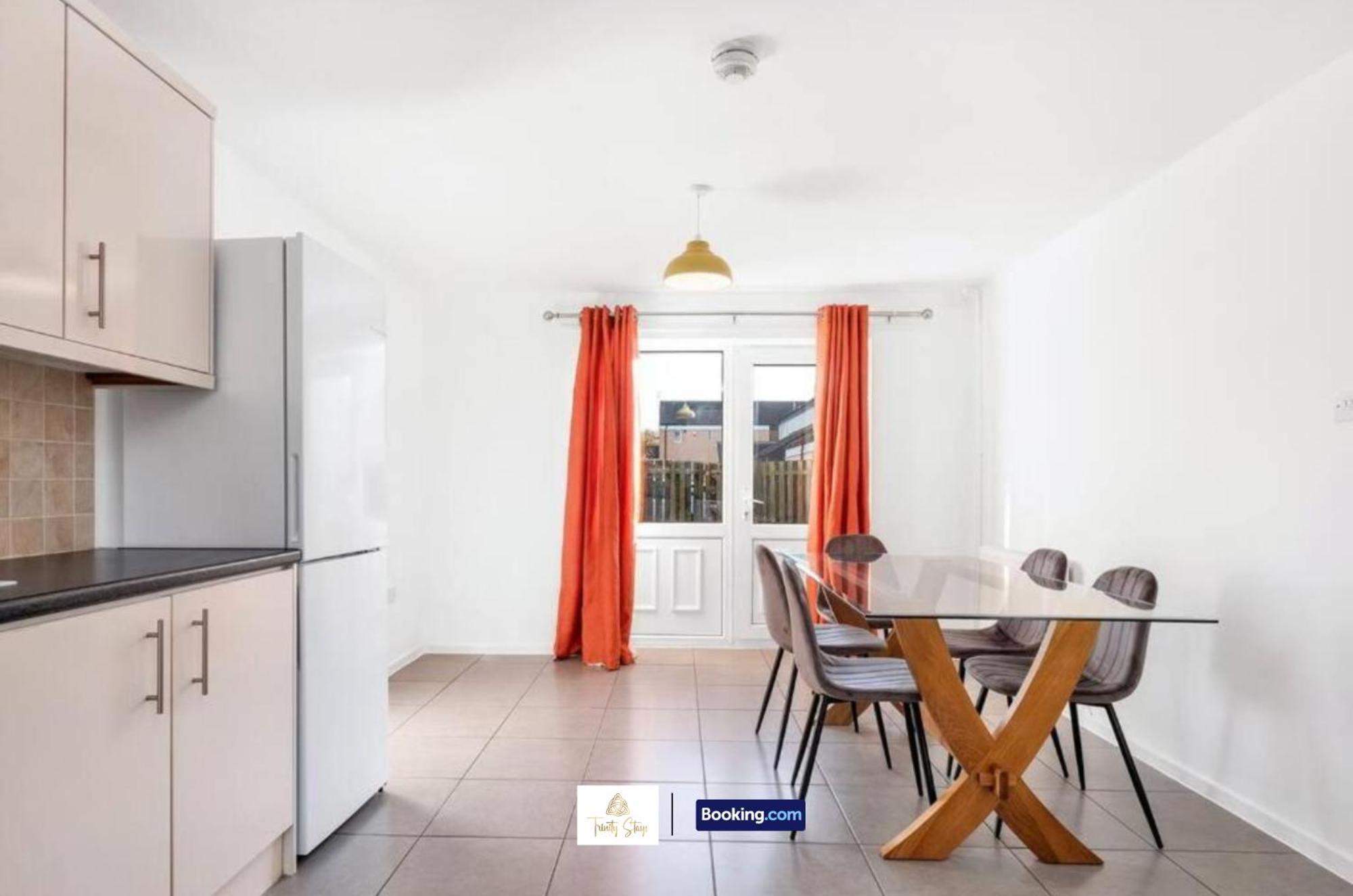 Holiday home Spacious 4 Bedroom House Convenient Location By Trinity Short Lets & Serviced *