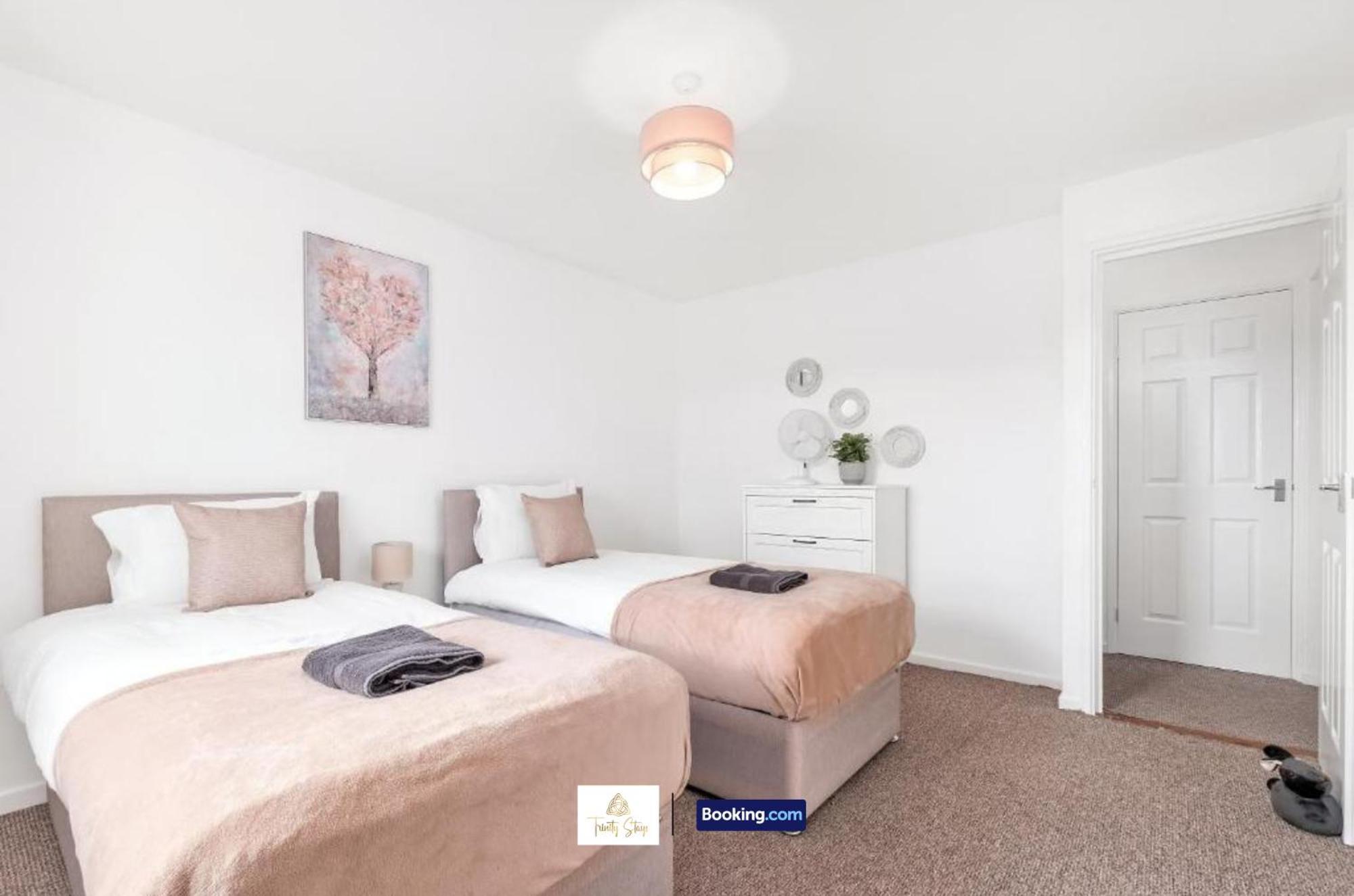Spacious 4 Bedroom House Convenient Location By Trinity Short Lets & Serviced