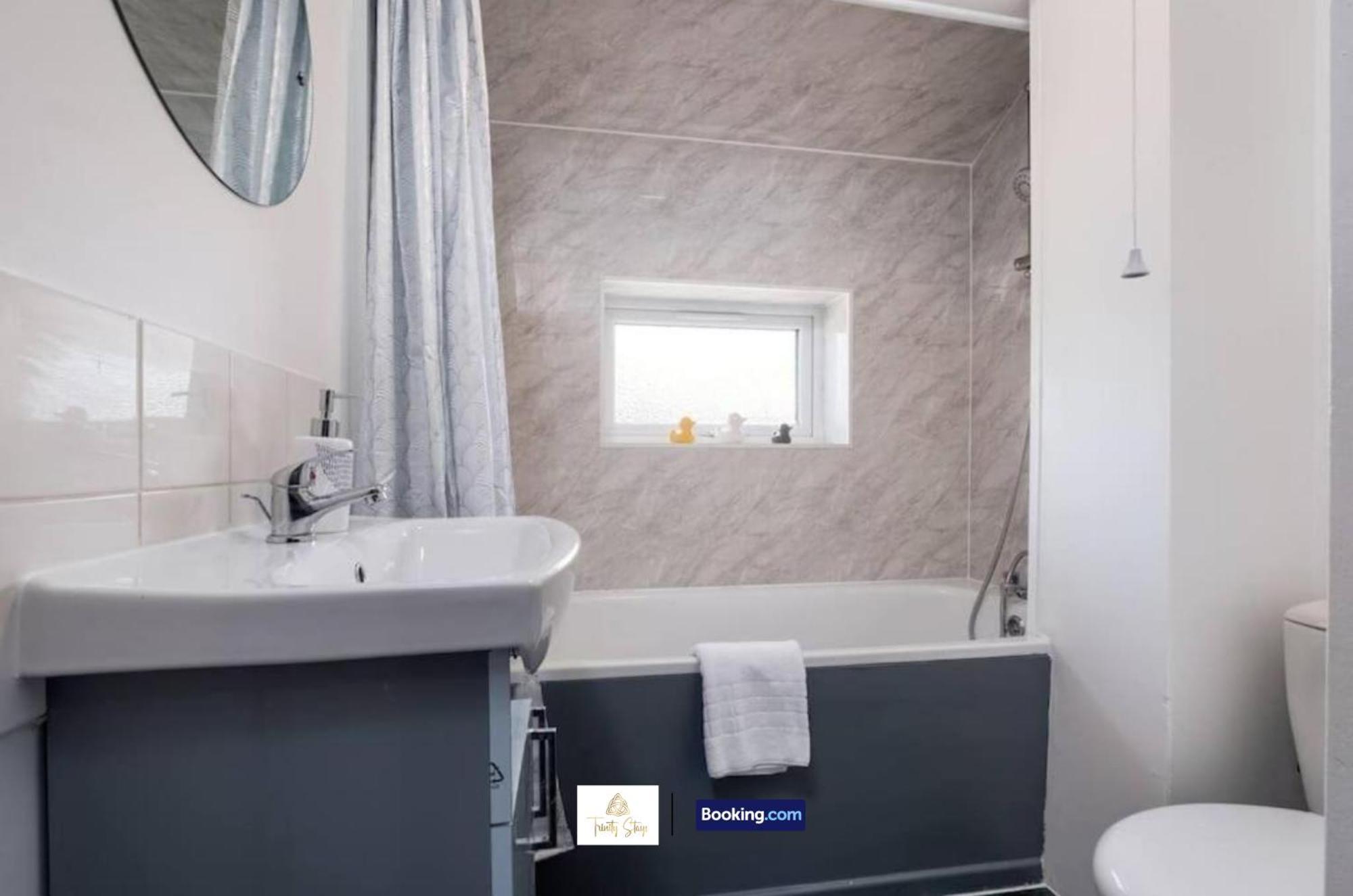 Holiday home Spacious 4 Bedroom House Convenient Location By Trinity Short Lets & Serviced Peterborough