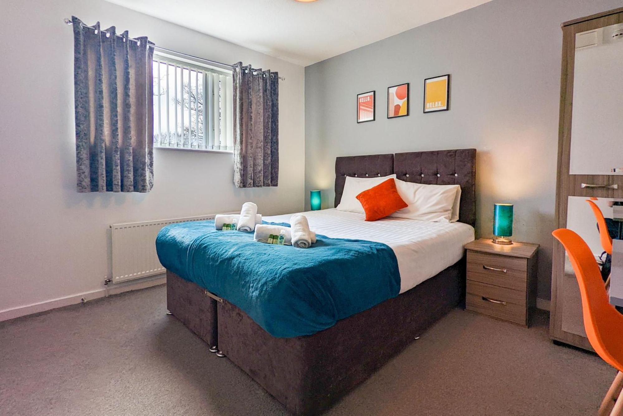 Outfield Homes: 5-bedroom Contractor House With Wi-fi Holiday home
