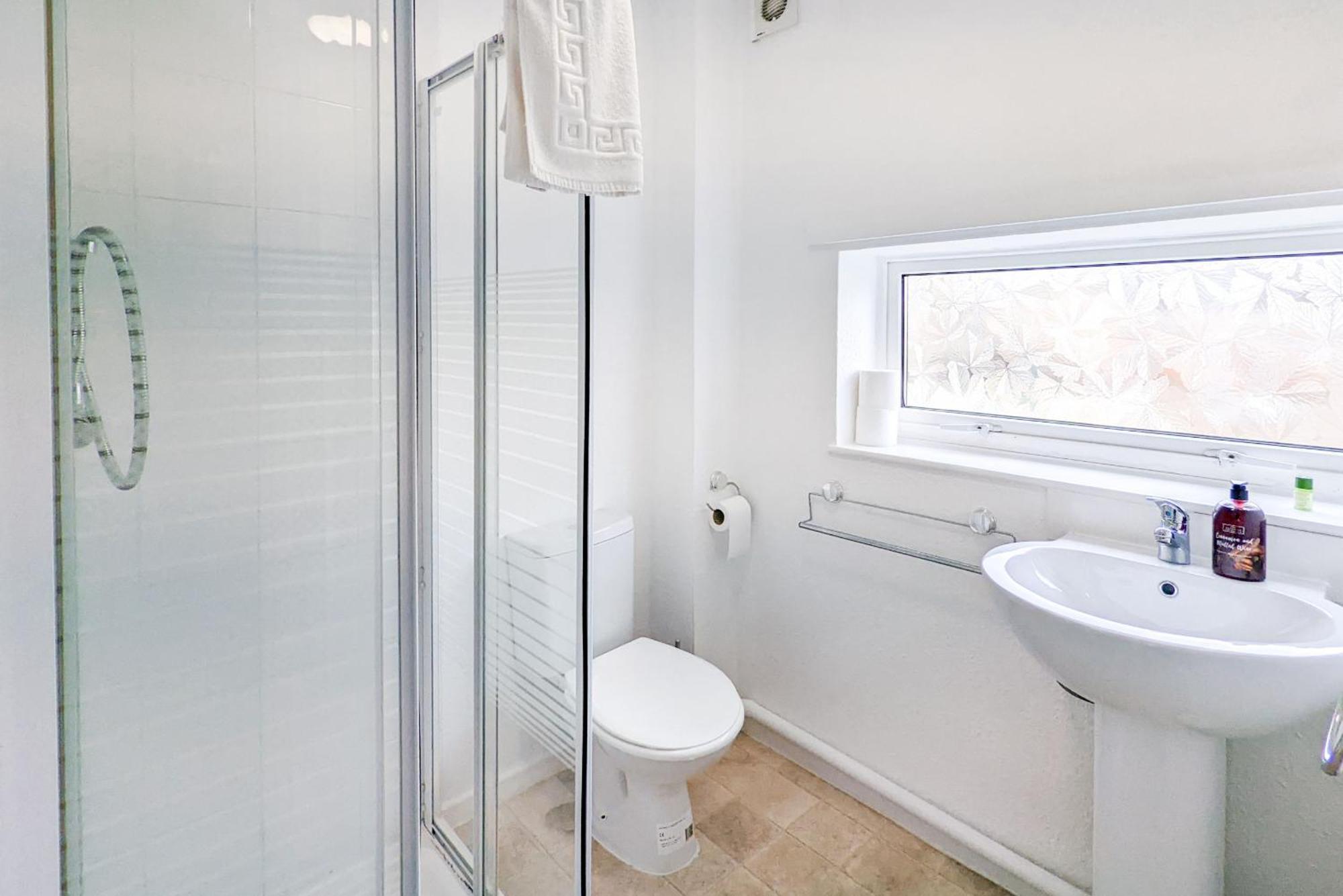 Holiday home Outfield Homes: 5-bedroom Contractor House With Wi-fi *