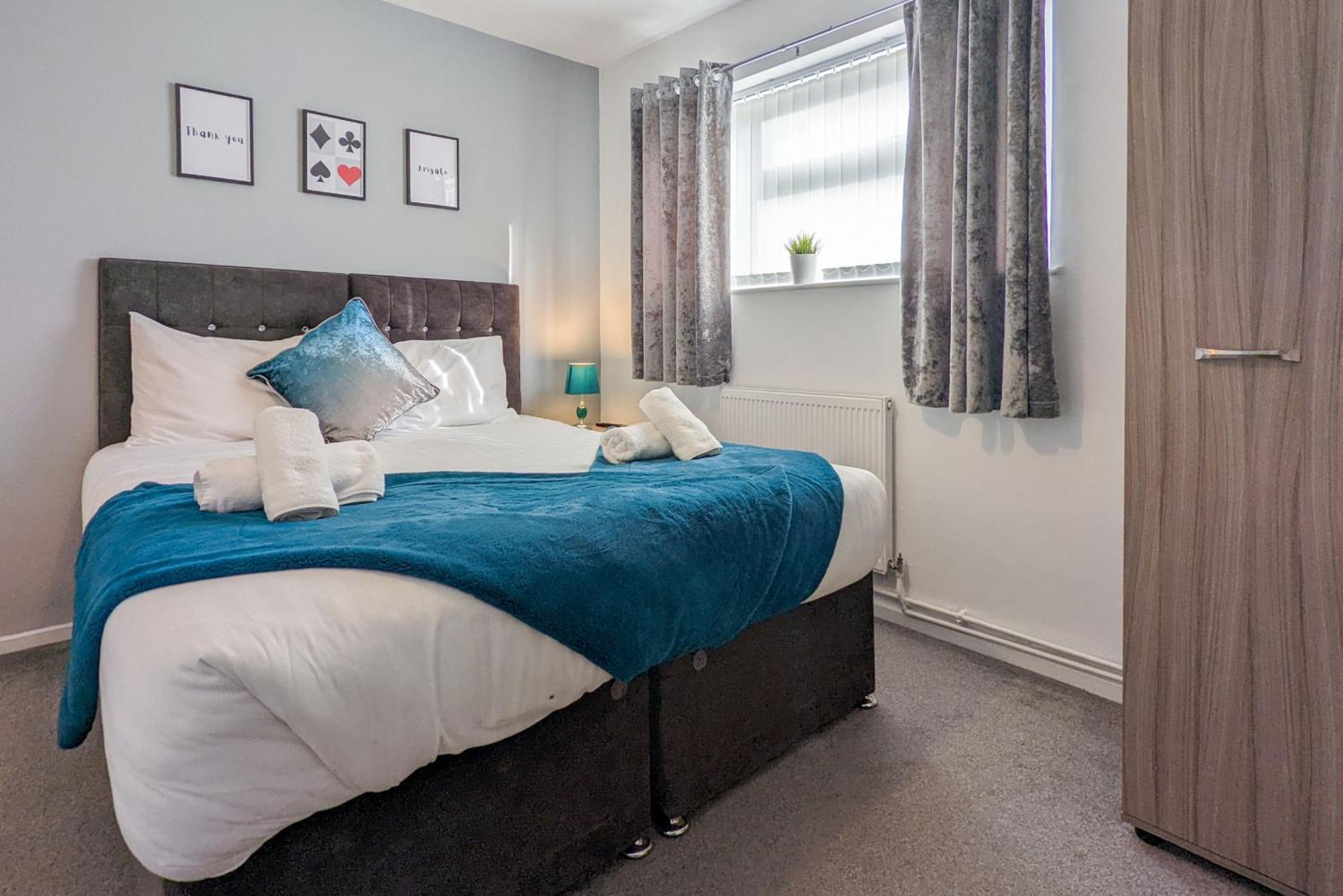 Outfield Homes: 5-bedroom Contractor House With Wi-fi Holiday home