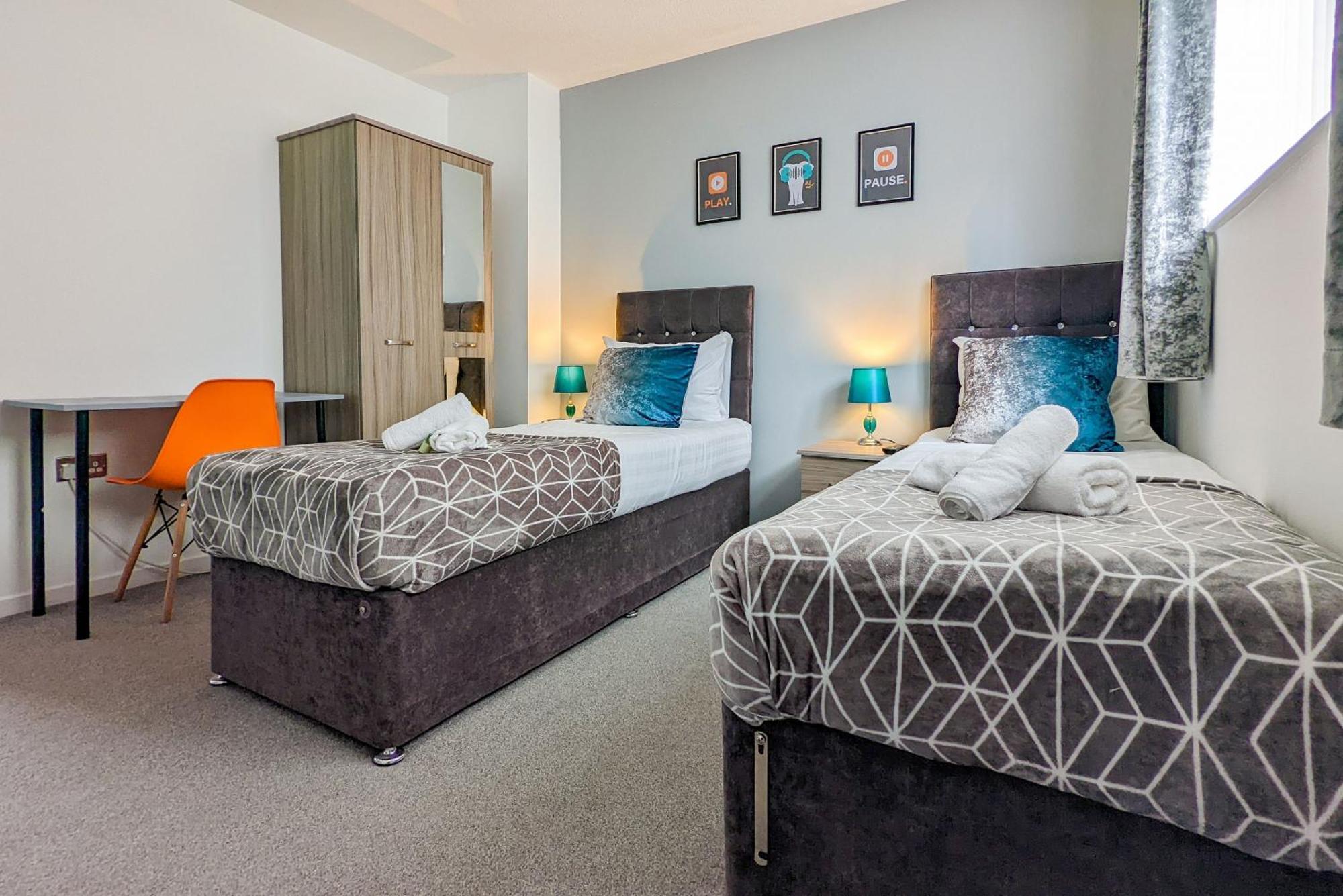 Outfield Homes: 5-bedroom Contractor House With Wi-fi *