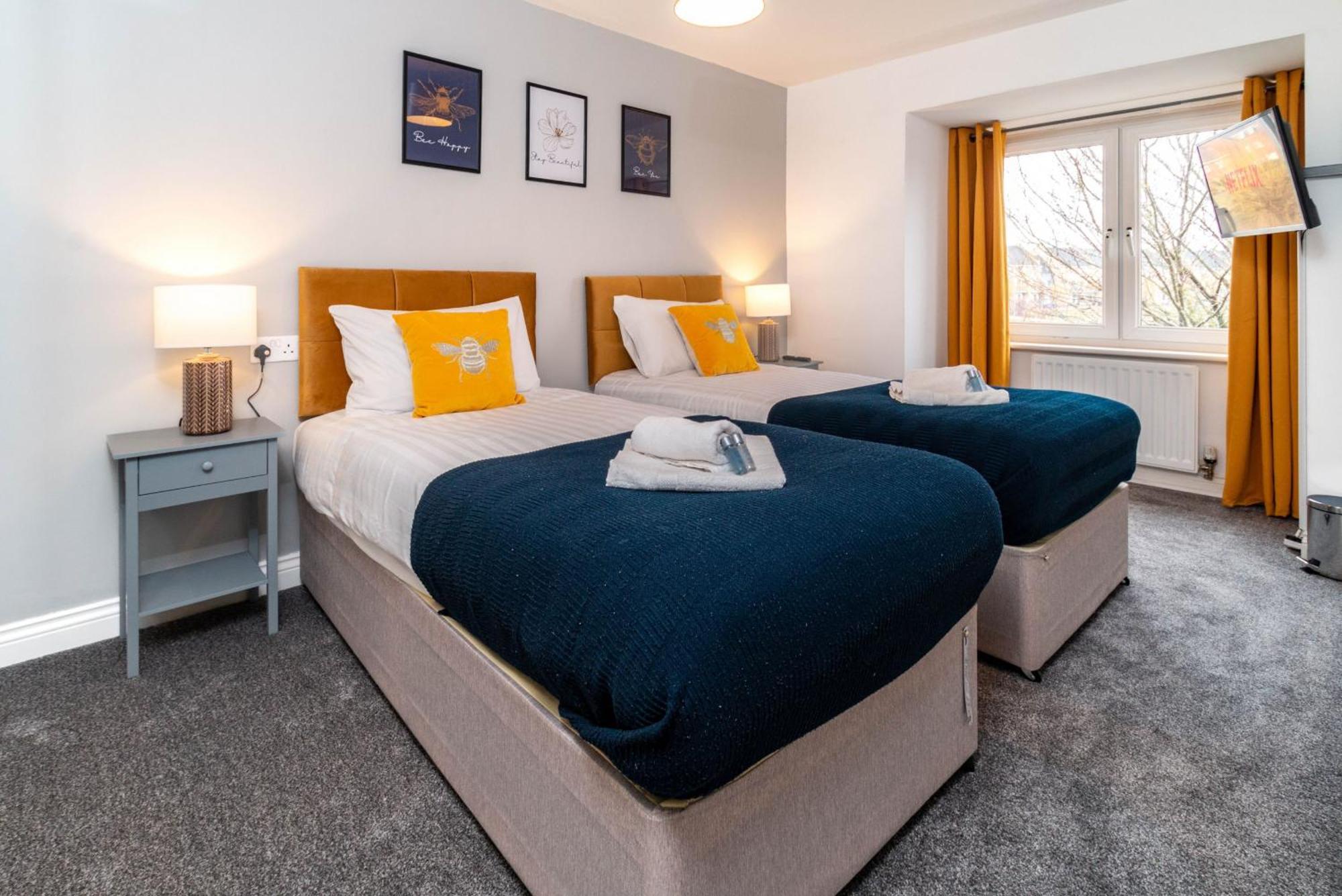 Holiday home Modern 4-bedroom Contractor House: Free Wifi & Short Lets