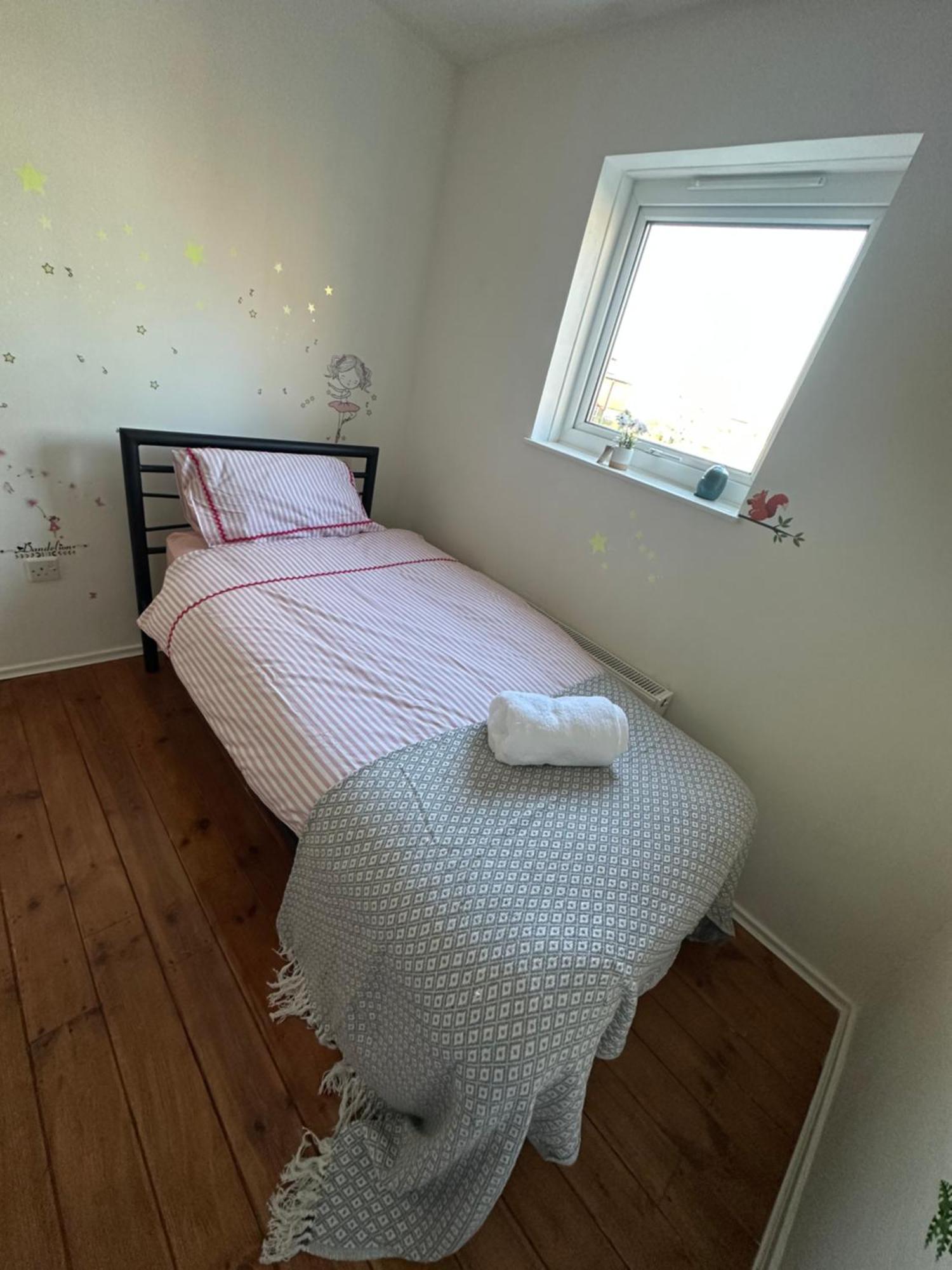 Cozy & Stylish 3-bedroom Peterborough