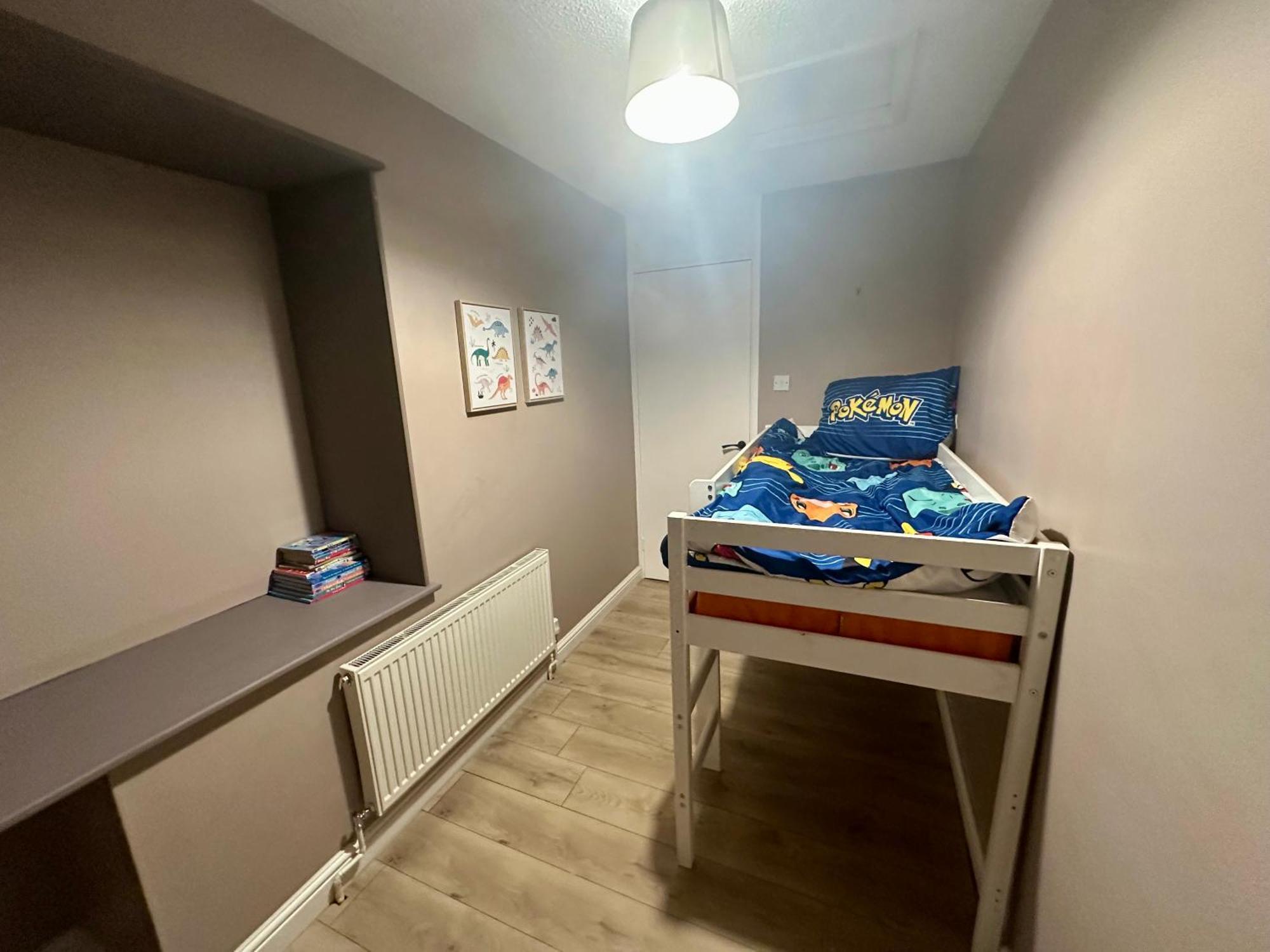 Cozy Four-Bedroom Home With Hot Tub, Garden - Close To Shops, Restaurants, Hospital And Park