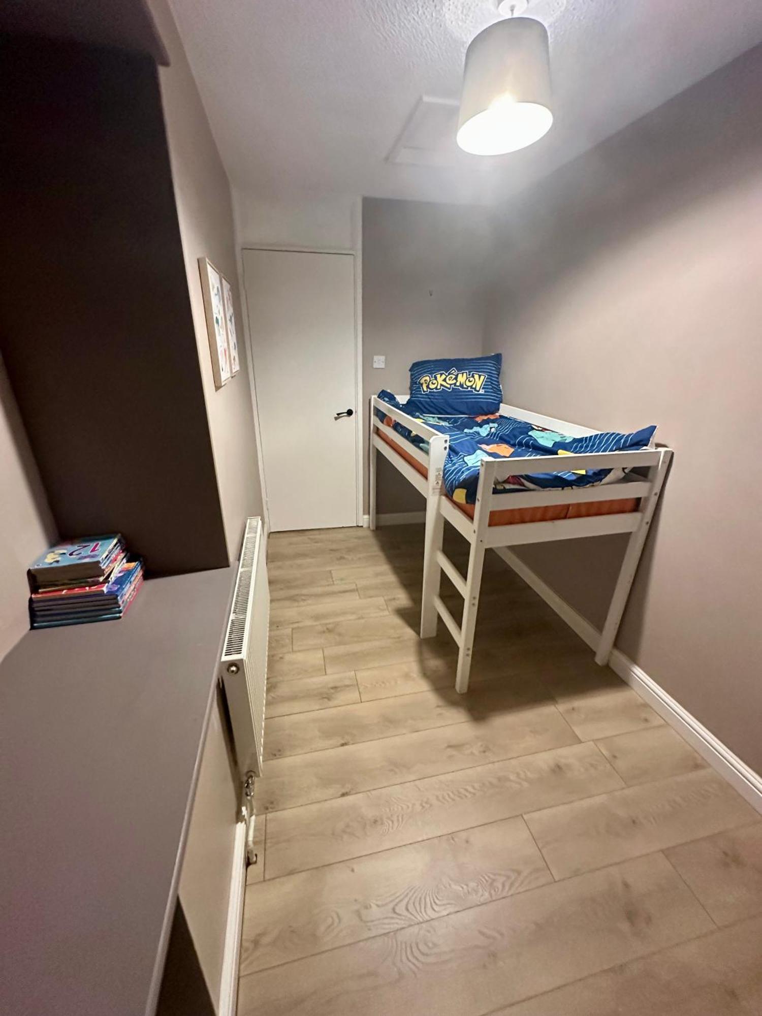 Apartment Cozy Four-Bedroom Home With Hot Tub, Garden - Close To Shops, Restaurants, Hospital And Park *