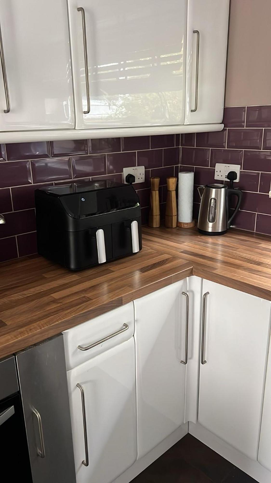 Apartment Cozy Four-Bedroom Home With Hot Tub, Garden - Close To Shops, Restaurants, Hospital And Park Peterborough