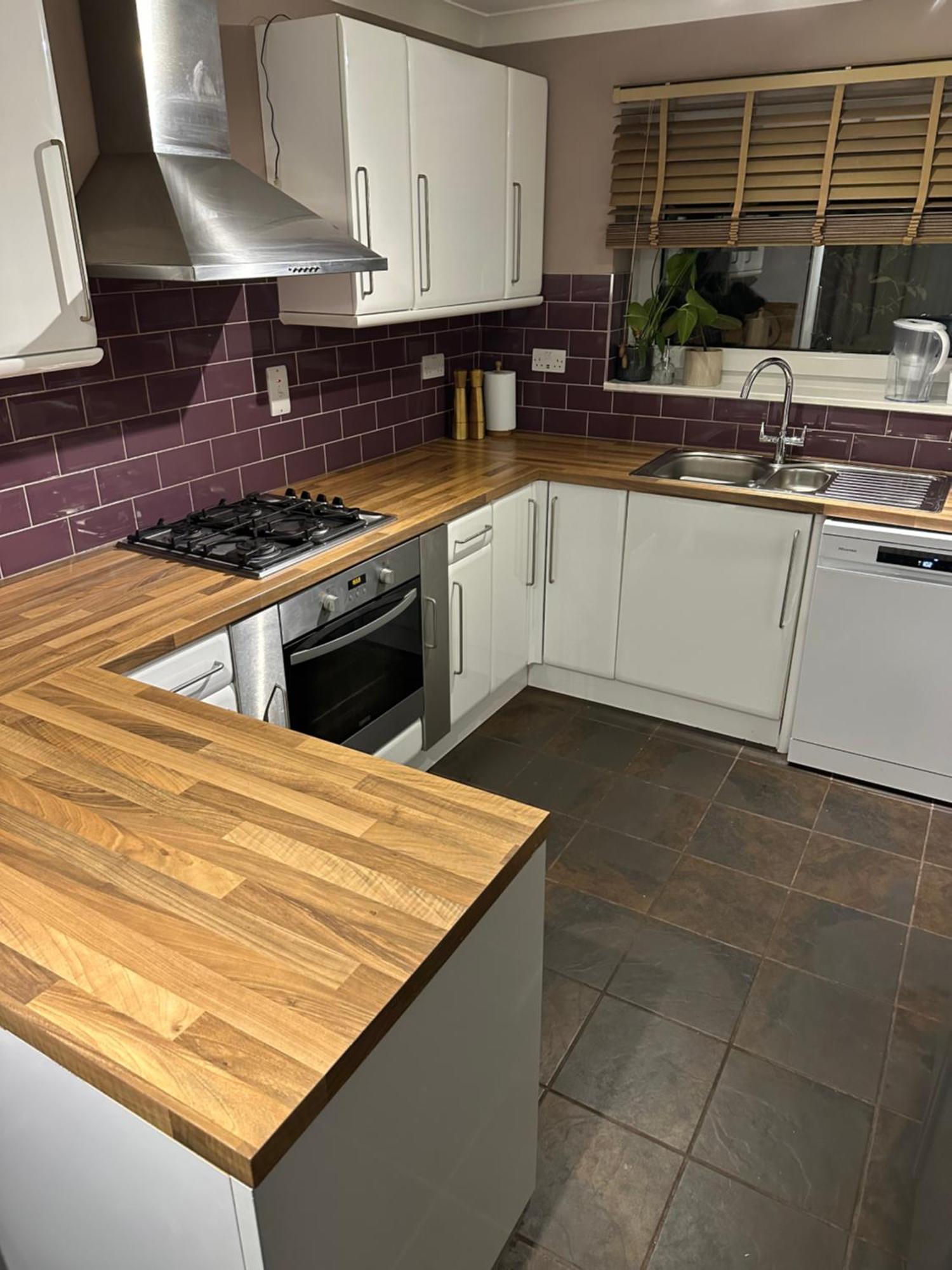Apartment Cozy Four-Bedroom Home With Hot Tub, Garden - Close To Shops, Restaurants, Hospital And Park