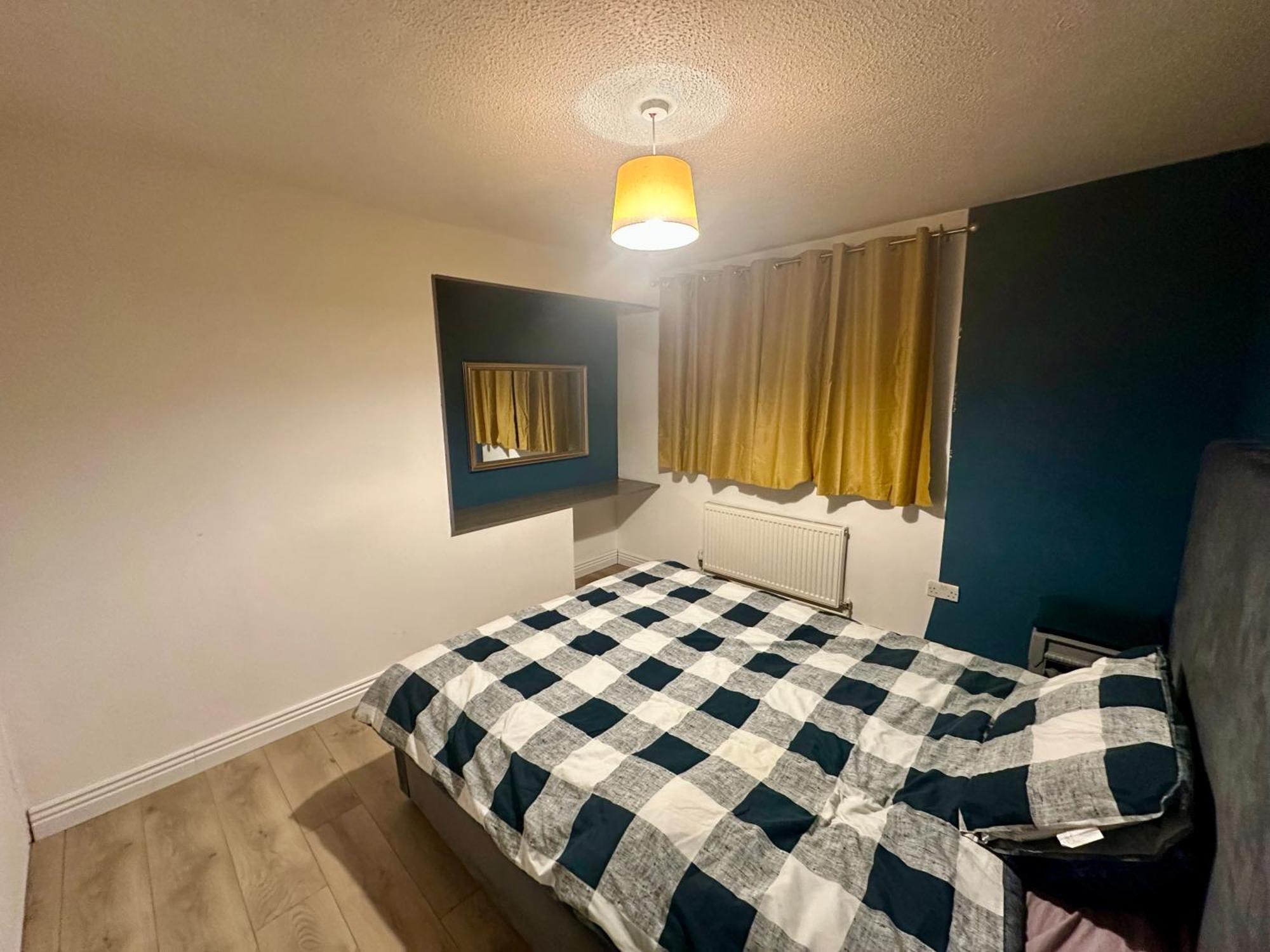 Apartment Cozy Four-Bedroom Home With Hot Tub, Garden - Close To Shops, Restaurants, Hospital And Park Peterborough