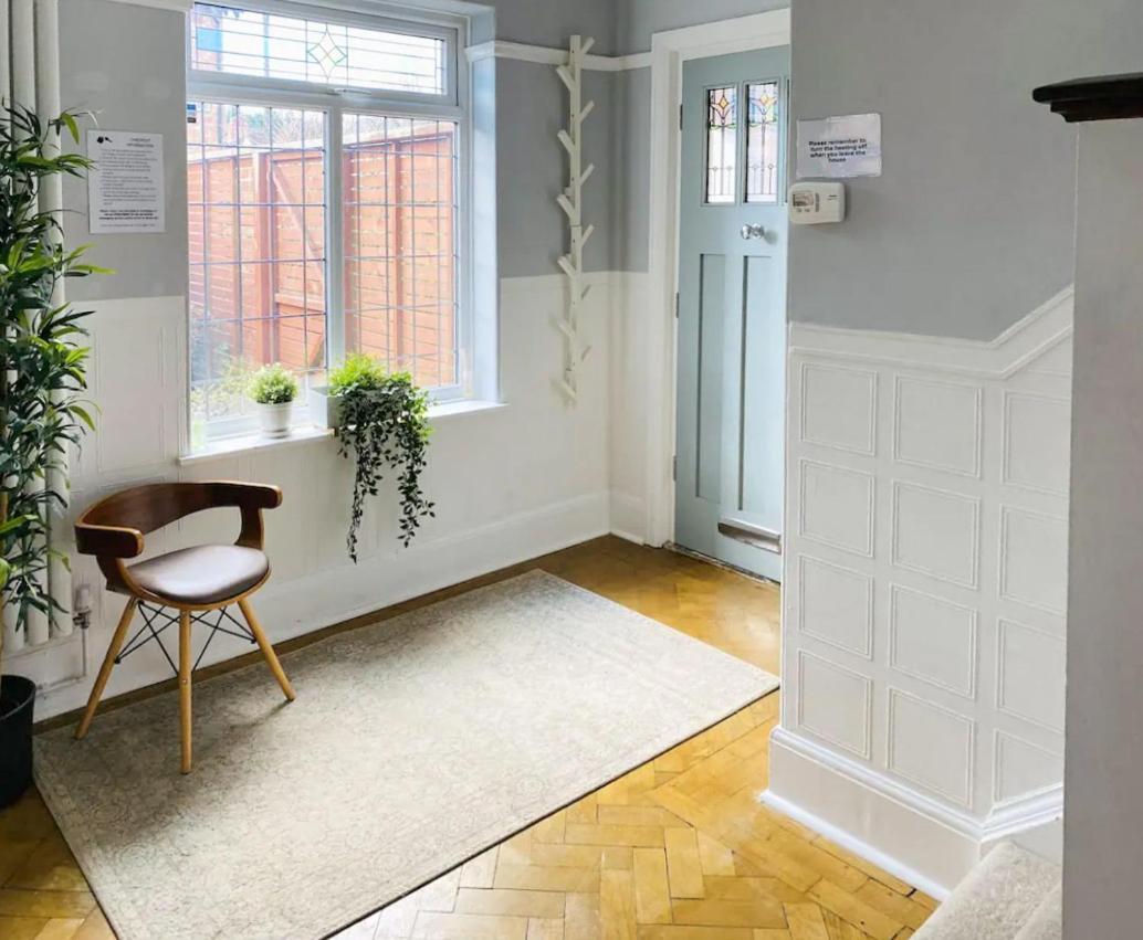 Large 5 Bedroom House - * Peterborough