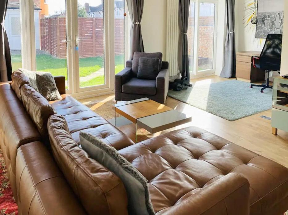 Holiday home Large 5 Bedroom House - Peterborough
