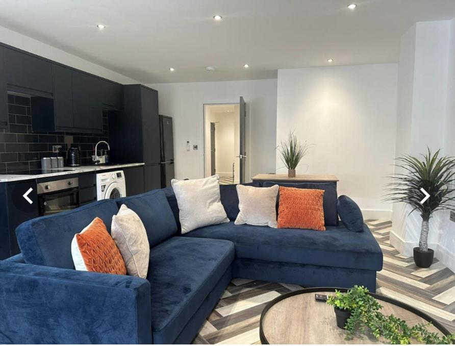 City Centre Apartments - 1 Bed Apartments - 5 Min Walk From Train Station - Designed For Professionals - Free Wifi - Full Kitchen - Sofa Bed - Ideal For Long Work Stays Apartment Peterborough