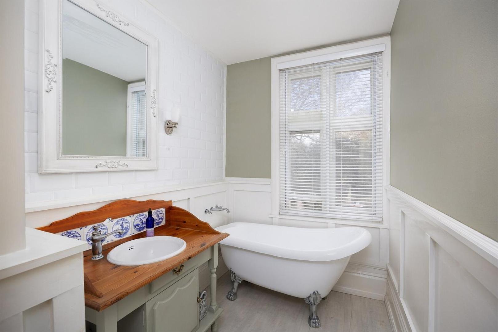 Historic 1bd In Apartment Peterborough