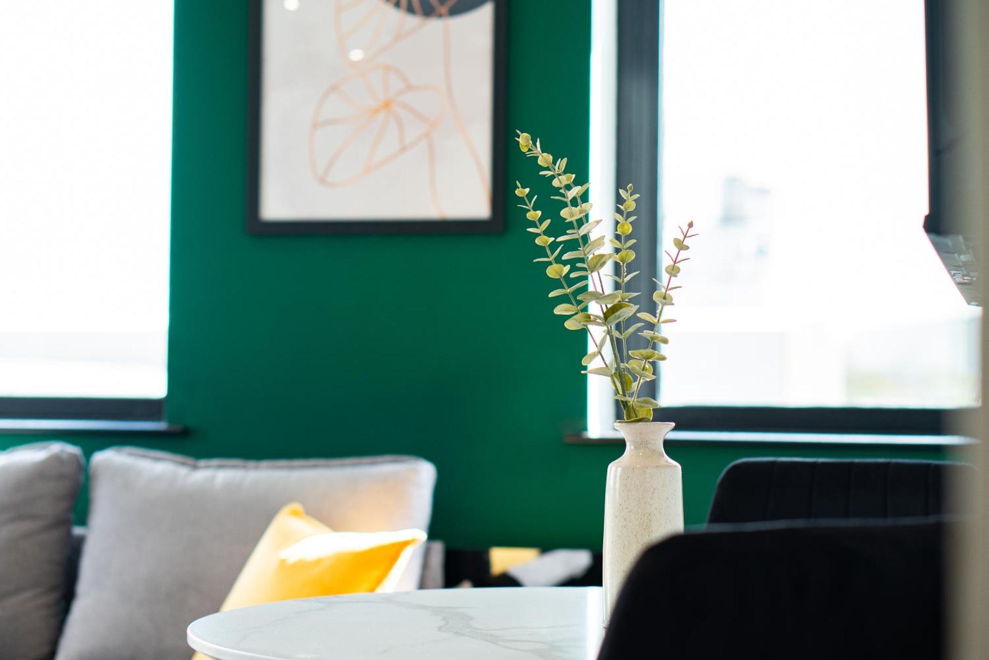 Vincimus Stays Peterborough - Contractor Only Stays - Studio & 1 Bed Apartments With Sofa Beds - Full Kitchens - Free Parking - Wifi - Sky Tv! Aparthotel