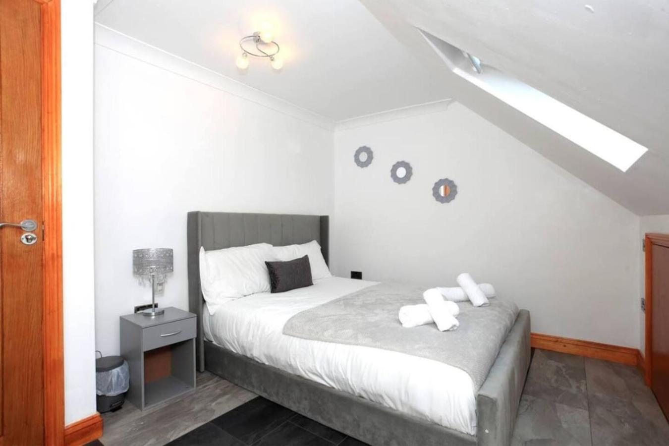 Spacious Retreat For Groups In Fantastic Location Holiday home *
