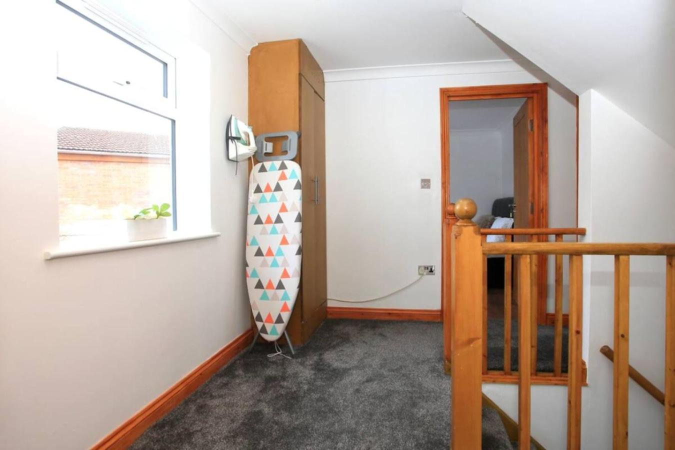 Spacious Retreat For Groups In Fantastic Location Holiday home