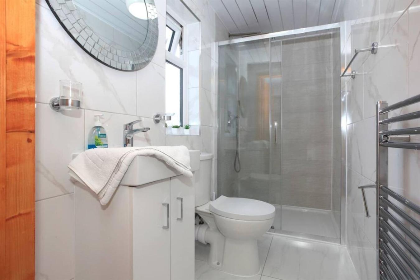 Holiday home Spacious Retreat For Groups In Fantastic Location *