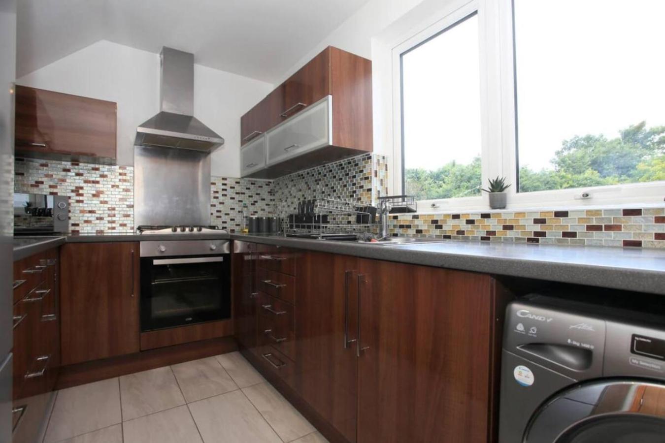 Spacious Retreat For Groups In Fantastic Location