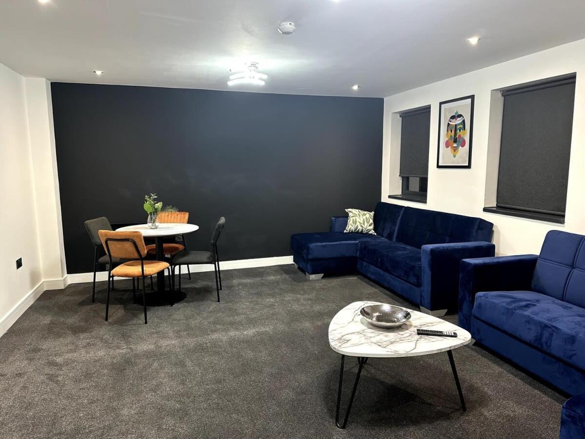 Apartment Superior 1-bed With 2 Sofa Beds Sleeps 6 Peterborough