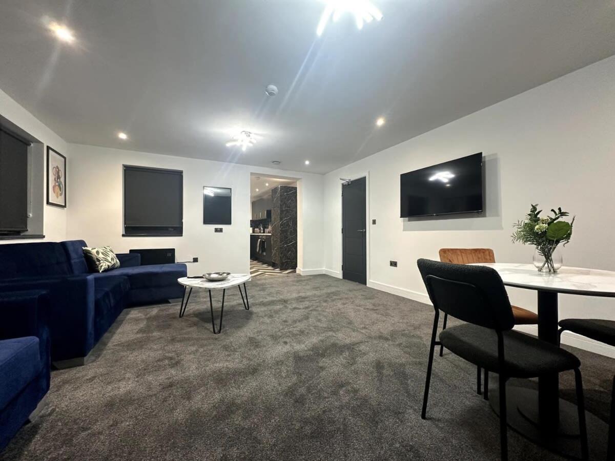 Superior 1-bed With 2 Sofa Beds Sleeps 6 Apartment Peterborough