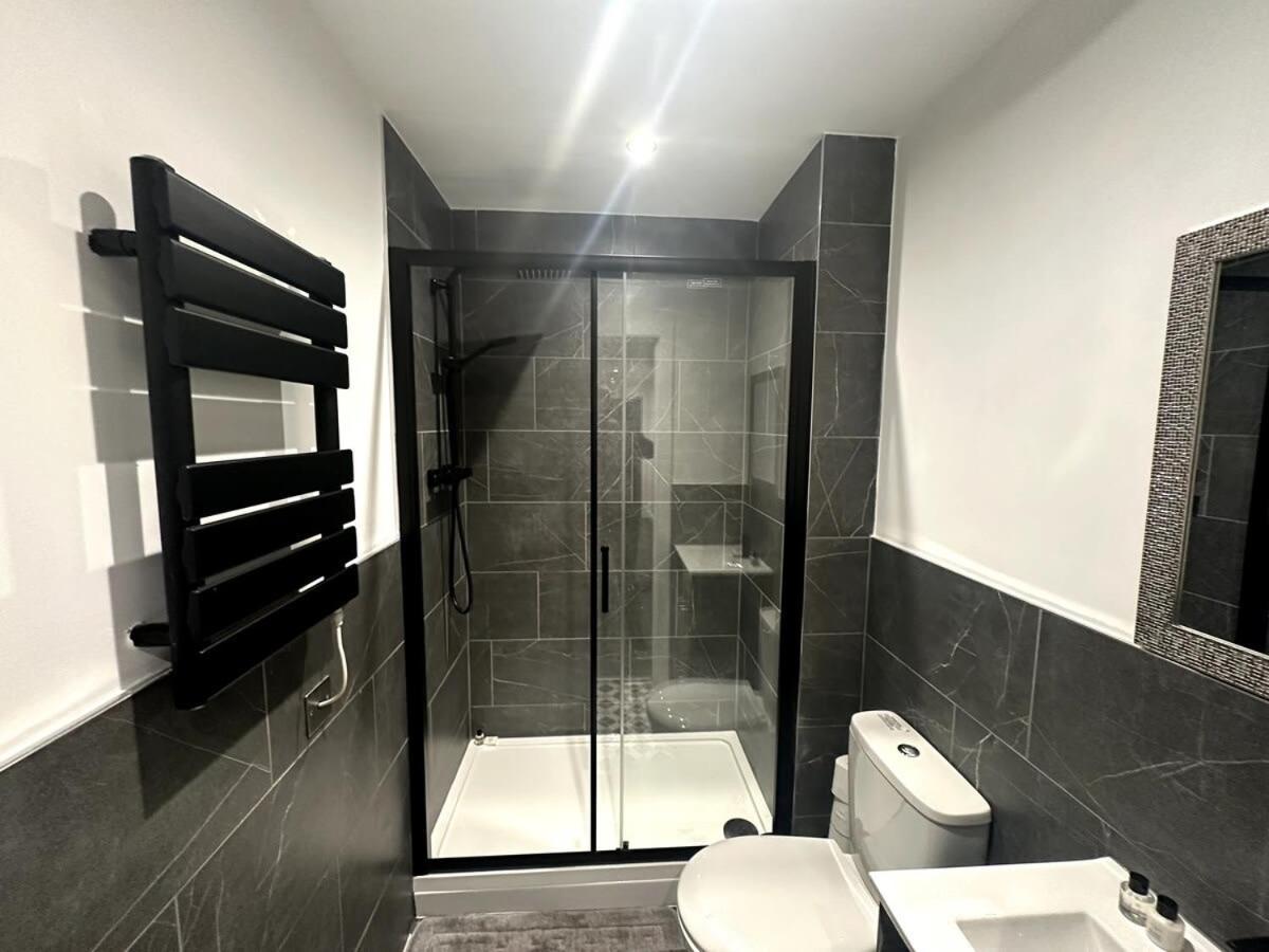 Superior 1-bed With 2 Sofa Beds Sleeps 6 * Peterborough