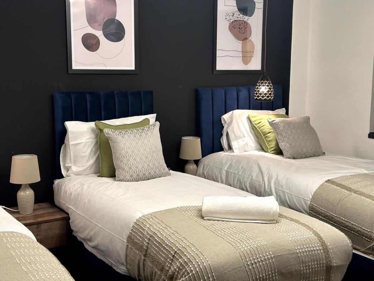 Apartment Superior 1-bed With 2 Sofa Beds Sleeps 6 *