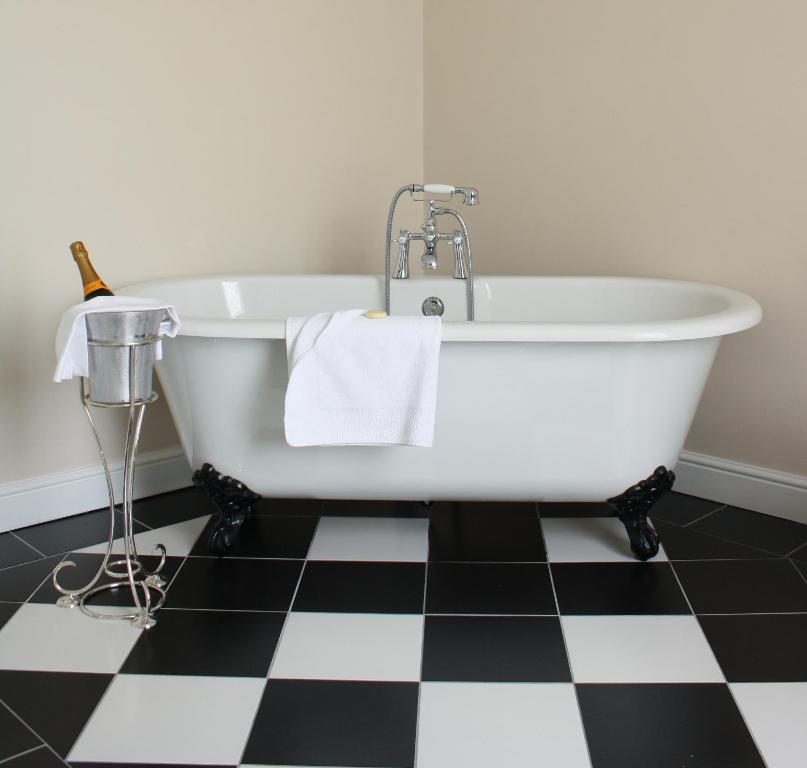 Great Northern Hotel; Sure Collection By Western Peterborough