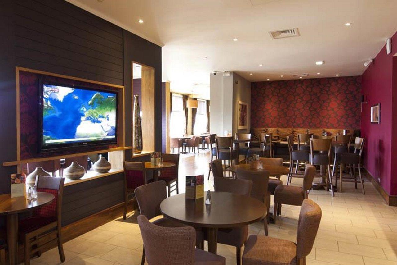 Premier J16) Hotel