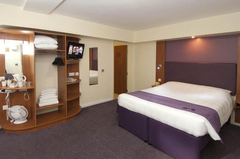 Premier J16) Hotel 3*