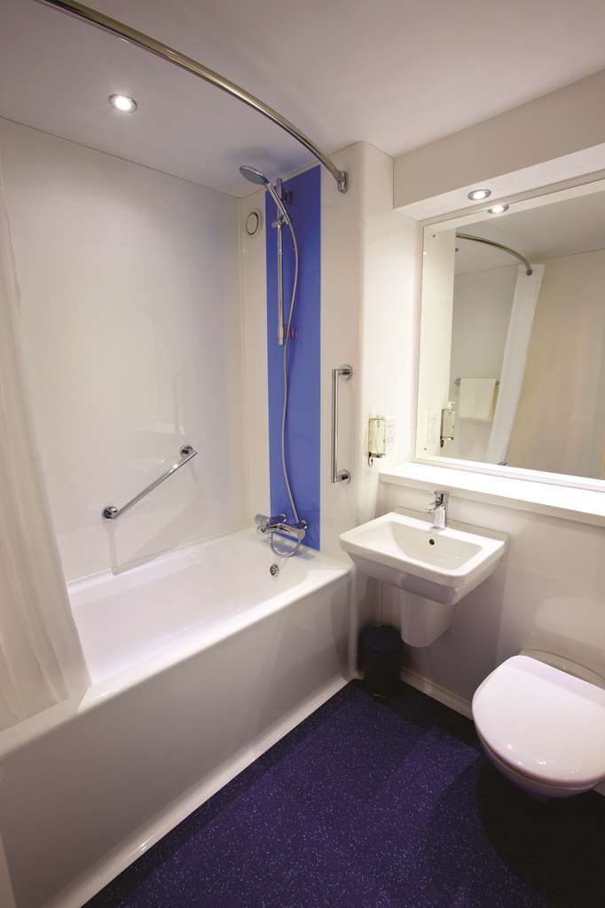 Hotel Travelodge Eye 3*