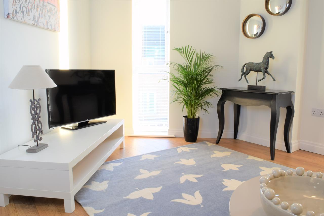 Westlake Apartment *