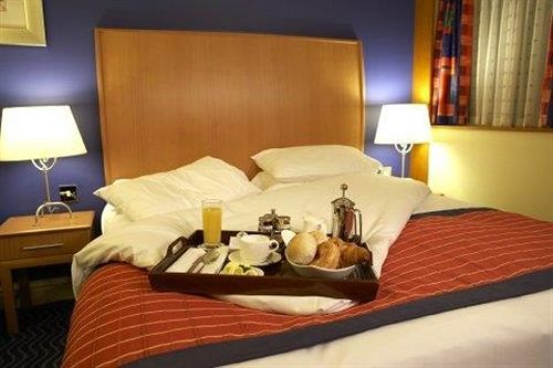 Hotel The Bull Hotel; Sure Collection By Western Peterborough