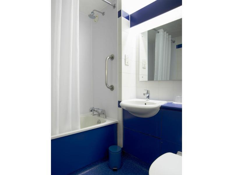 Hotel Travelodge Eye 3*
