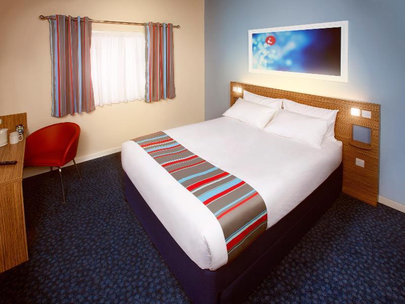 Travelodge Alwalton Hotel 3*