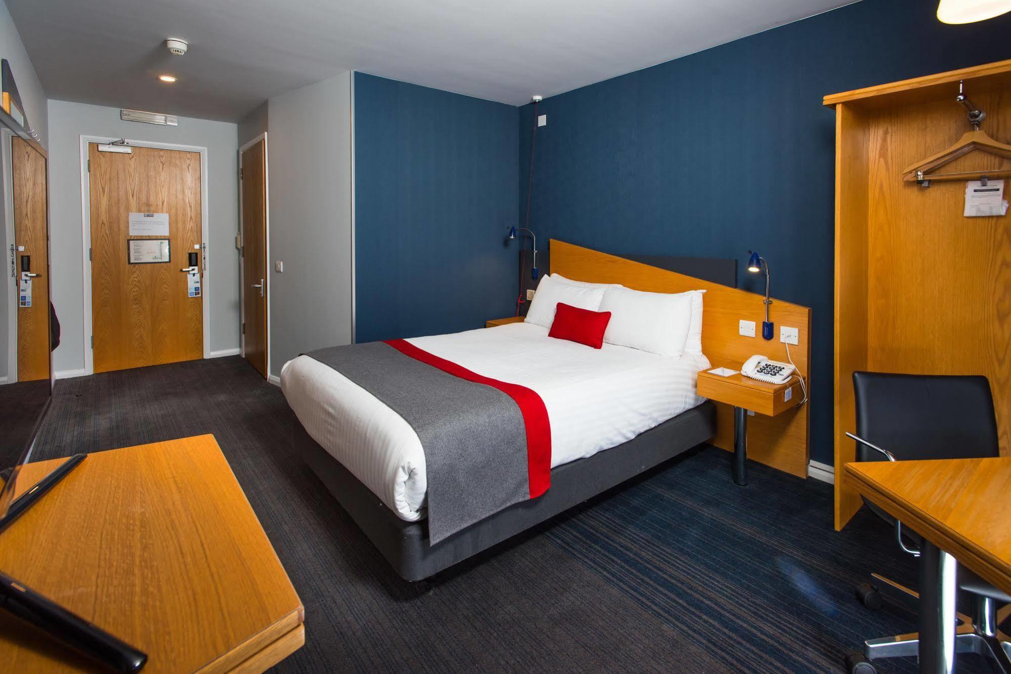 Express By Ihg Hotel