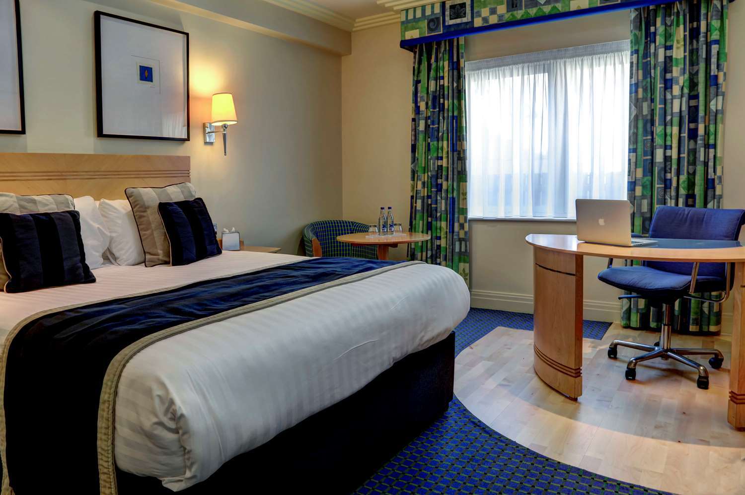 Hotel The Bull Hotel; Sure Collection By Western Peterborough