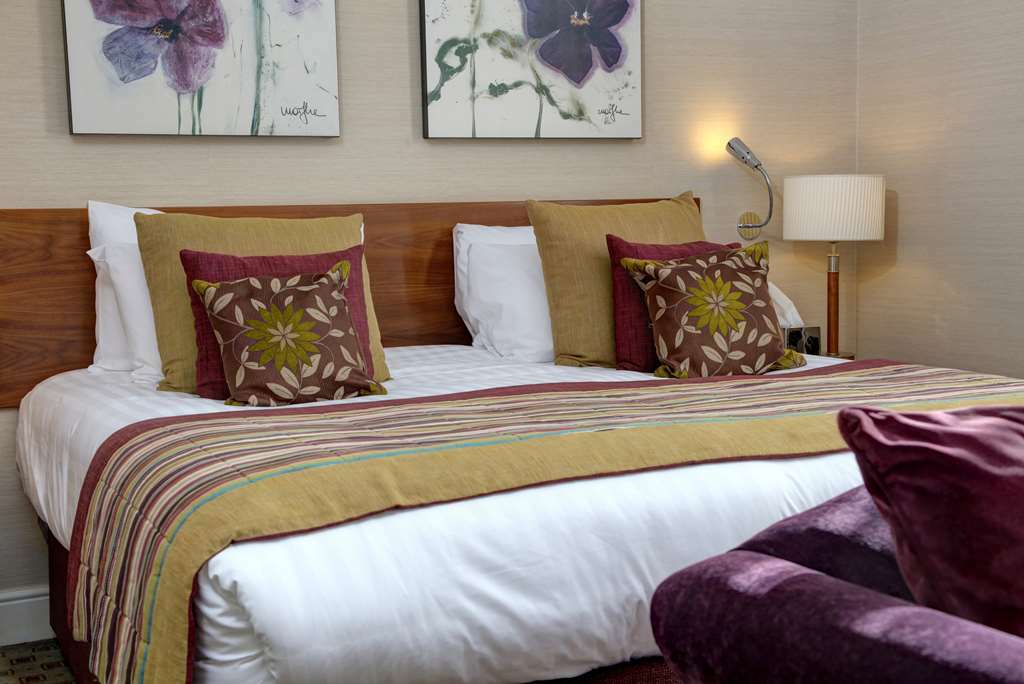 Hotel The Bull Hotel; Sure Collection By Western Peterborough