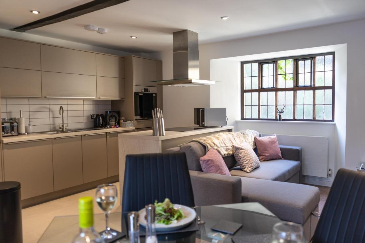Apartment Centre Haven: Stylish 2-bed With Secure Parking & Garden *