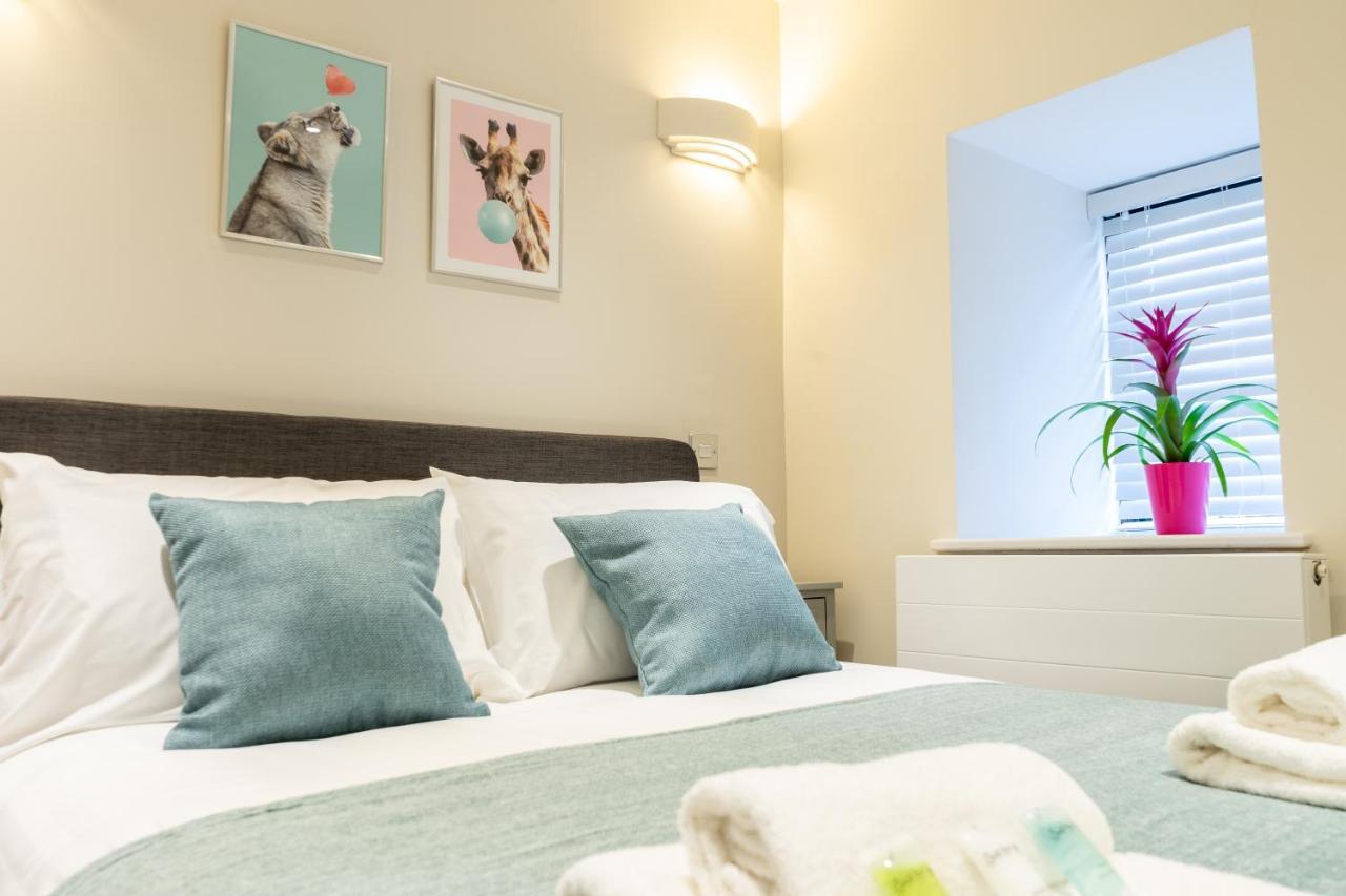 Apartment Centre Haven: Stylish 2-bed With Secure Parking & Garden *