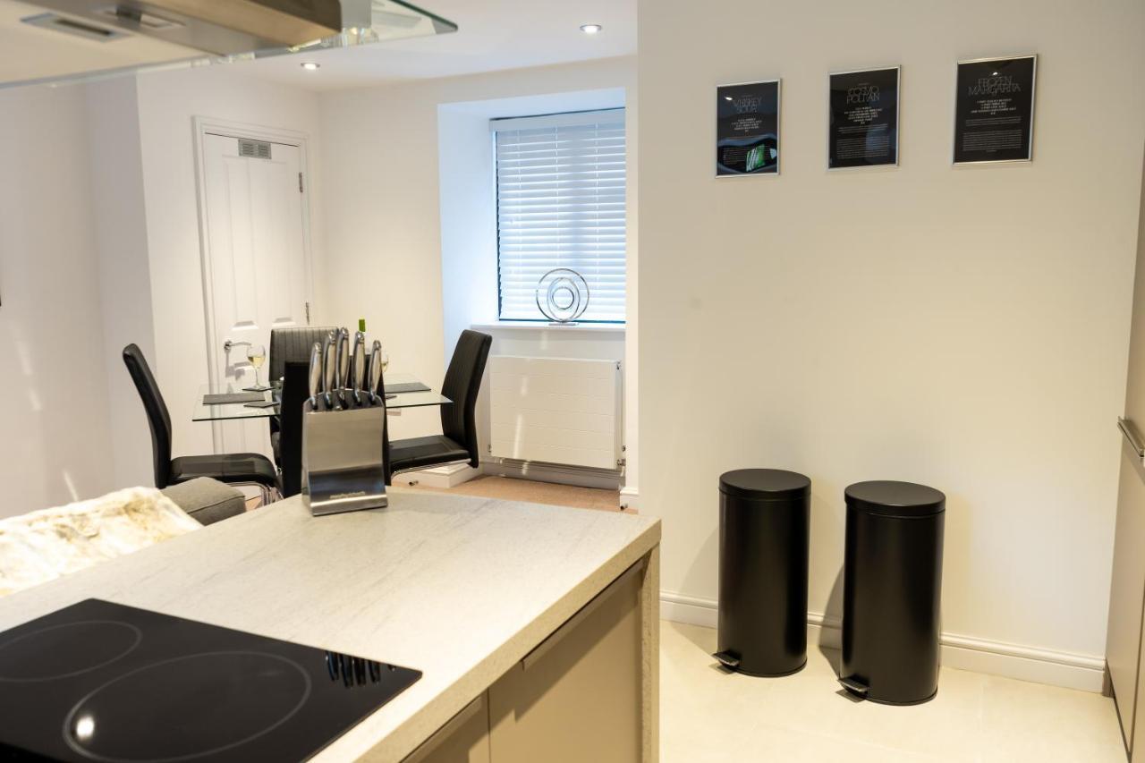 Centre Haven: Stylish 2-bed With Secure Parking & Garden * Peterborough